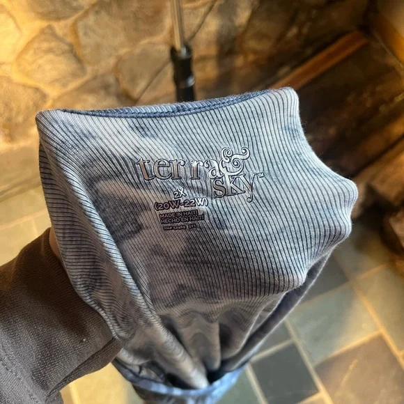 Terra & Sky Blue Tie-dye Tank Top - Picture 3 of 4